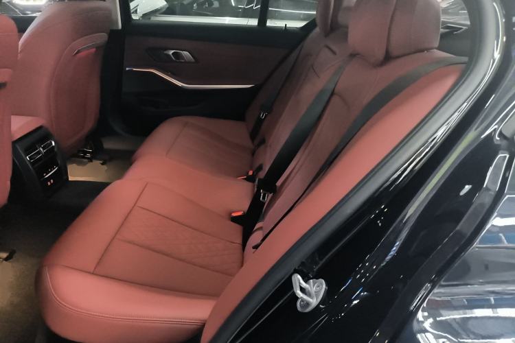 Used BMW i3 2024 eDrive 40 L Midnight Edition Interior 4