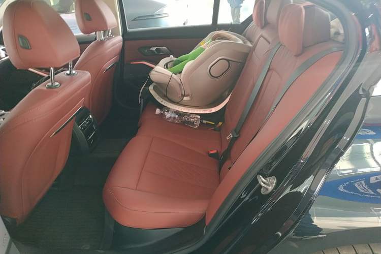 Used BMW i3 2024 eDrive 35 L Interior 4