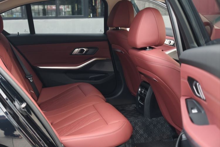 Used BMW i3 2024 eDrive 35 L Interior 4