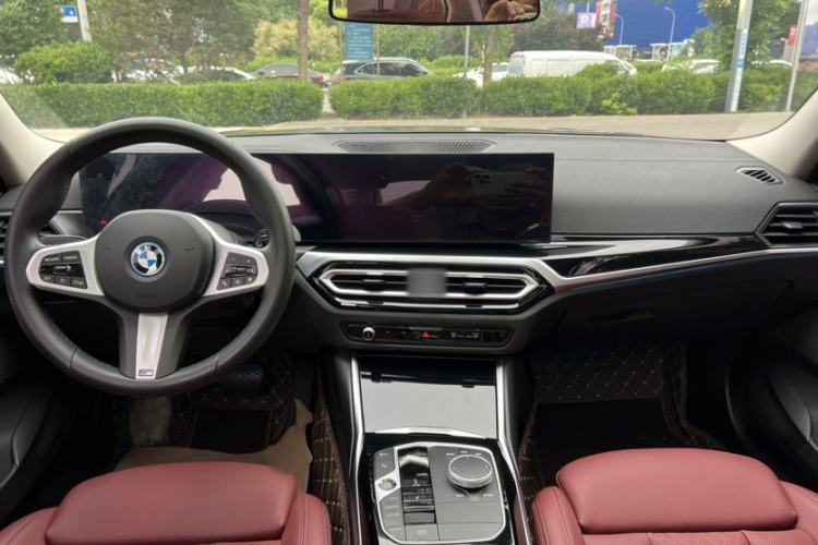 Used BMW i3 2024 eDrive 35 L Interior 4