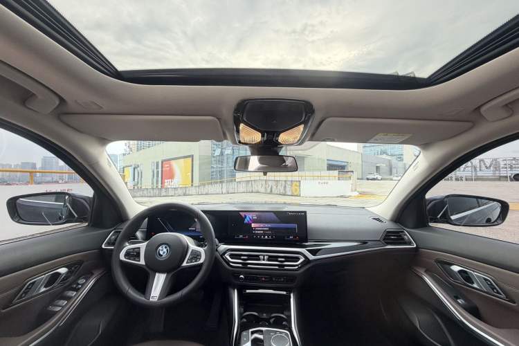 Used BMW i3 2024 eDrive 35 L Interior 5