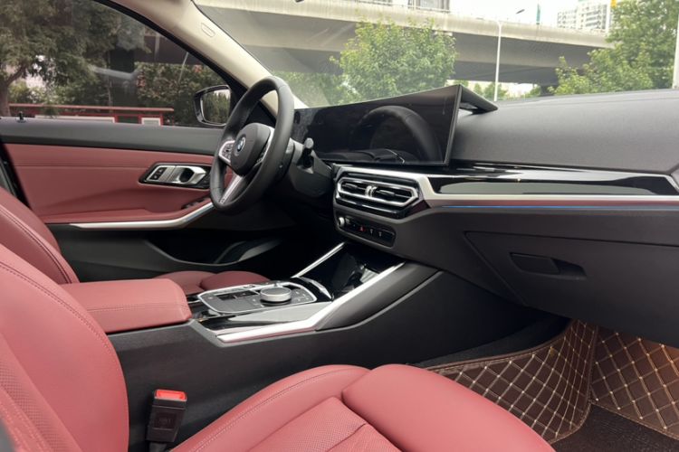 Used BMW i3 2024 eDrive 35 L Interior 5
