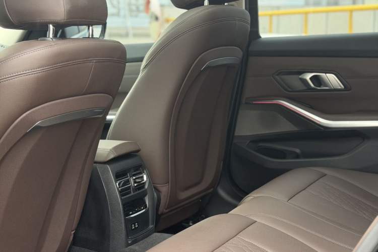 Used BMW i3 2024 eDrive 35 L Interior 6
