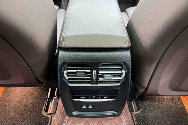 Used BMW i3 2024 eDrive 35 L Interior 6