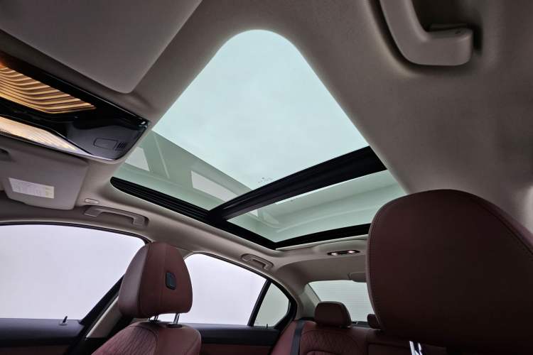 Used BMW i3 2024 eDrive 35 L Interior 6