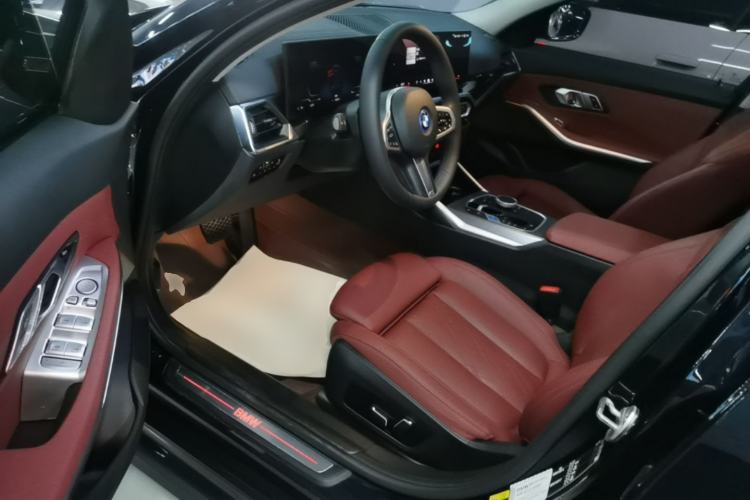 Used BMW i3 2024 eDrive 40 L Midnight Edition Left Front Seat