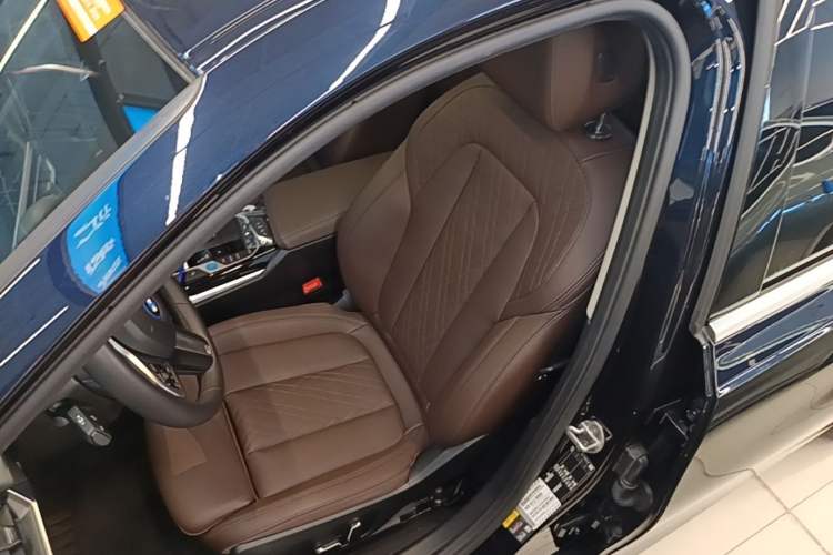 Used BMW i3 2024 eDrive 35 L Left Front Seat