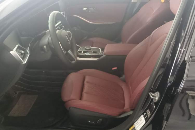 Used BMW i3 2024 eDrive 35 L Left Front Seat
