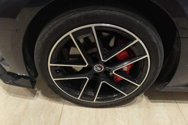 Used BMW i3 2024 eDrive 40 L Midnight Sports Package Left Front Wheel Hub