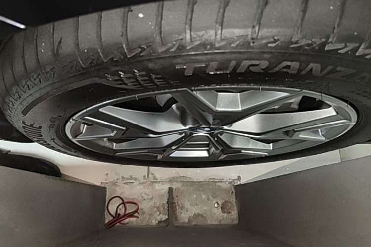 Used BMW i3 2024 eDrive 35 L Left Front Wheel Hub