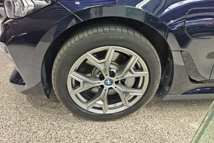 Used BMW i3 2024 eDrive 35 L Left Front Wheel Hub