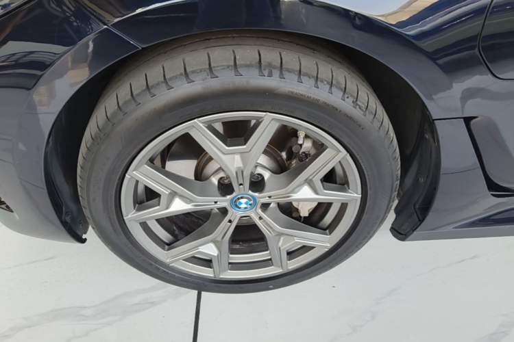 Used BMW i3 2024 eDrive 35 L Left Front Wheel Hub