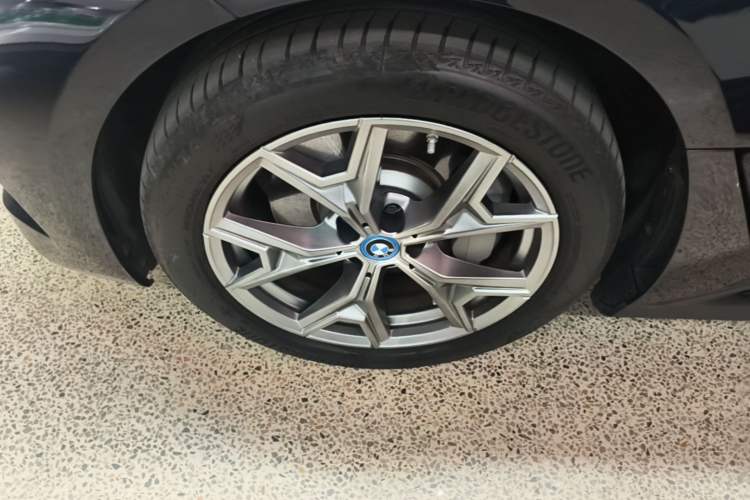 Used BMW i3 2024 eDrive 35 L Left Front Wheel Hub