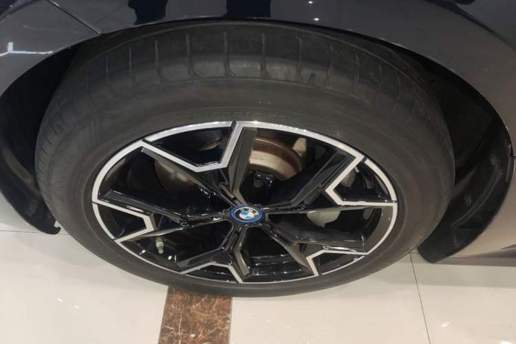 Used BMW i3 2024 eDrive 40 L Midnight Edition Left Front Wheel Hub