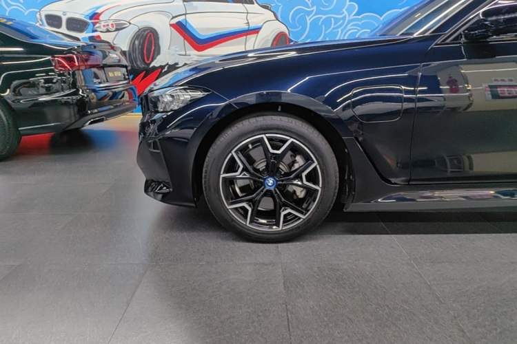 Used BMW i3 2024 eDrive 40 L Midnight Edition Left Front Wheel Hub
