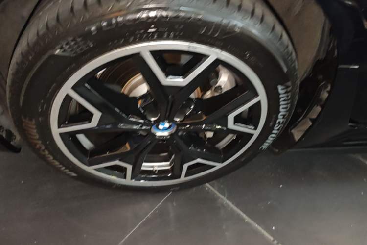Used BMW i3 2024 eDrive 35 L Left Front Wheel Hub