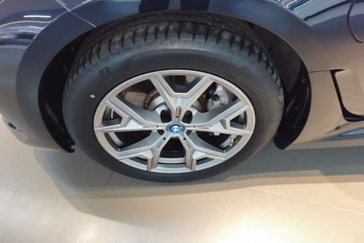 Used BMW i3 2024 eDrive 35 L Left Front Wheel Hub