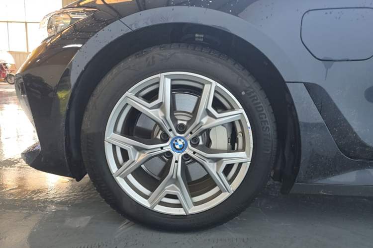Used BMW i3 2024 eDrive 35 L Left Front Wheel Hub