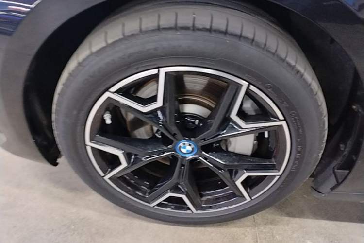 Used BMW i3 2024 eDrive 40 L Midnight Edition Left Front Wheel Hub
