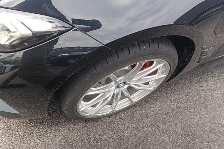 Used BMW i3 2024 eDrive 40 L Midnight Edition Left Front Wheel Hub