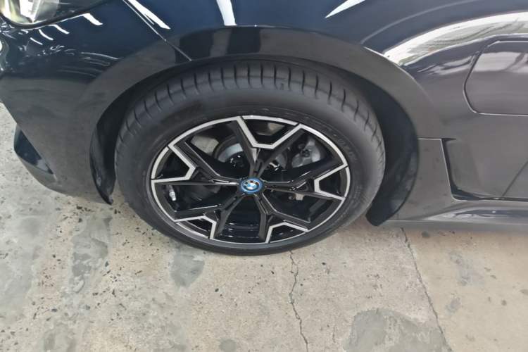 Used BMW i3 2024 eDrive 40 L Midnight Edition Left Front Wheel Hub