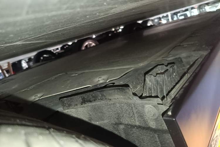 Used BMW i3 2024 eDrive 40 L Midnight Sports Package Left Side Sill
