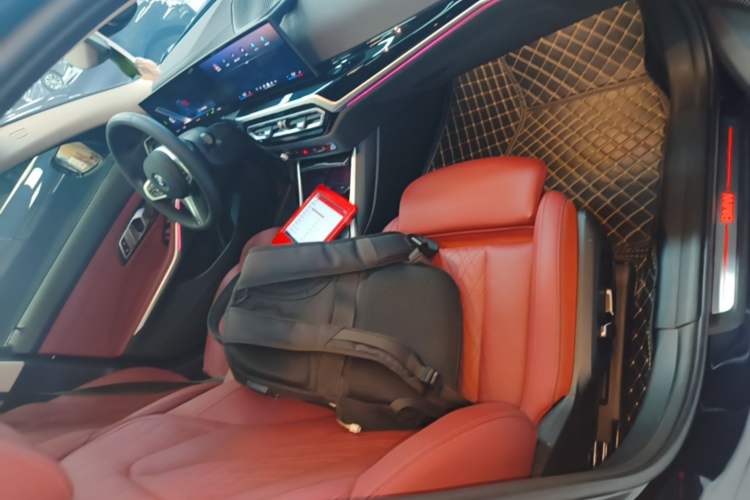 Used BMW i3 2024 eDrive 40 L Midnight Edition Right Front Seat