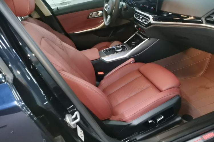 Used BMW i3 2024 eDrive 40 L Midnight Edition Right Front Seat