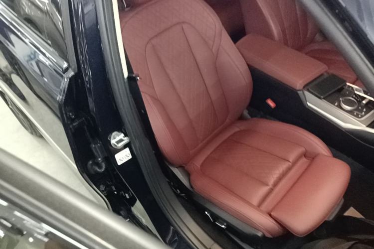Used BMW i3 2024 eDrive 40 L Midnight Edition Right Front Seat