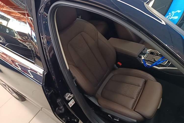 Used BMW i3 2024 eDrive 35 L Right Front Seat
