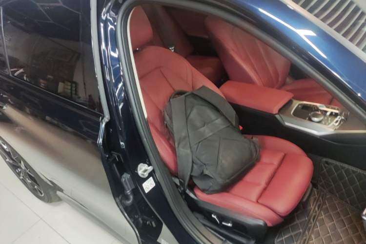 Used BMW i3 2024 eDrive 40 L Midnight Edition Right Front Seat