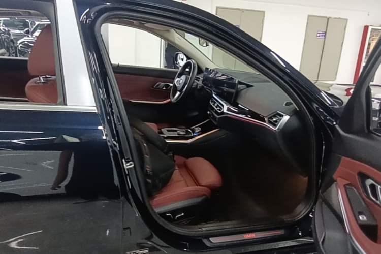Used BMW i3 2024 eDrive 35 L Right Front Seat