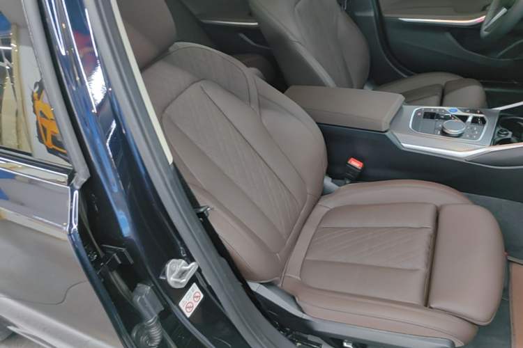 Used BMW i3 2024 eDrive 40 L Midnight Edition Right Front Seat