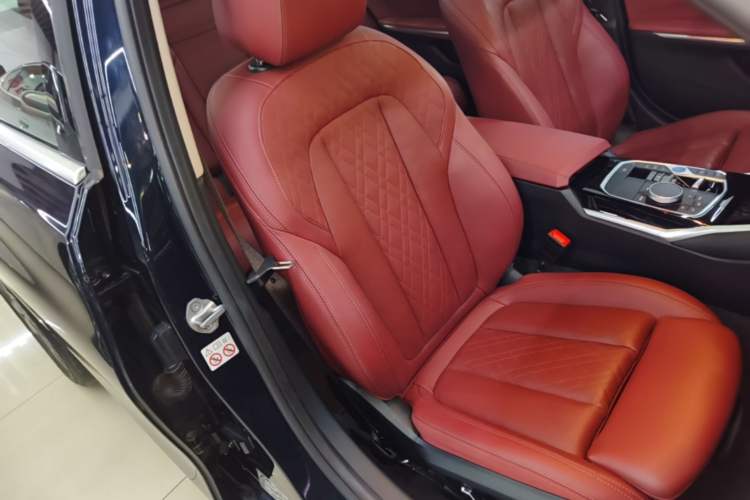 Used BMW i3 2024 eDrive 35 L Right Front Seat