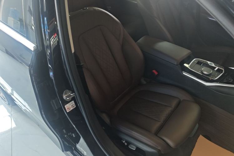 Used BMW i3 2024 eDrive 35 L Right Front Seat