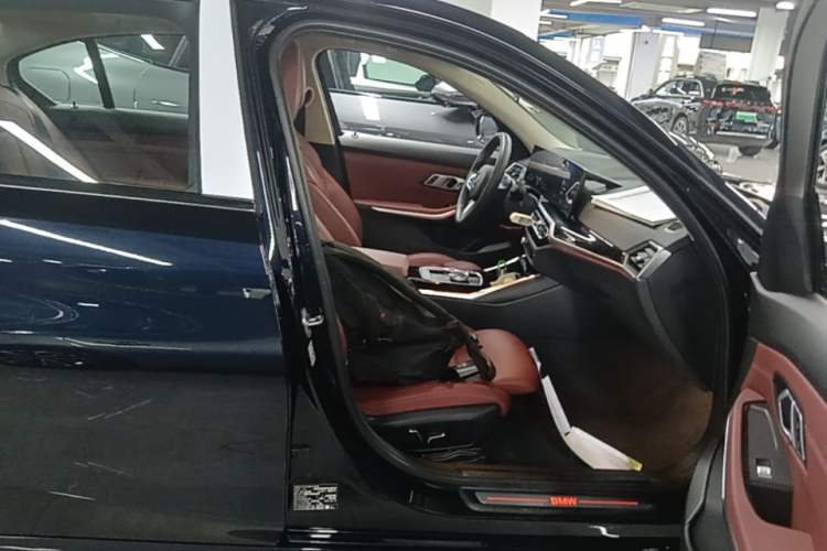 Used BMW i3 2024 eDrive 35 L Right Front Seat