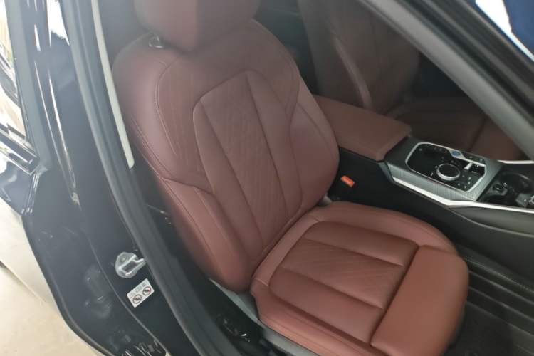 Used BMW i3 2024 eDrive 40 L Midnight Edition Right Front Seat