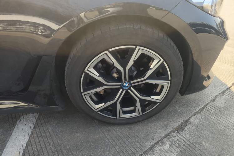 Used BMW i3 2024 eDrive 35 L Right Front Wheel Hub