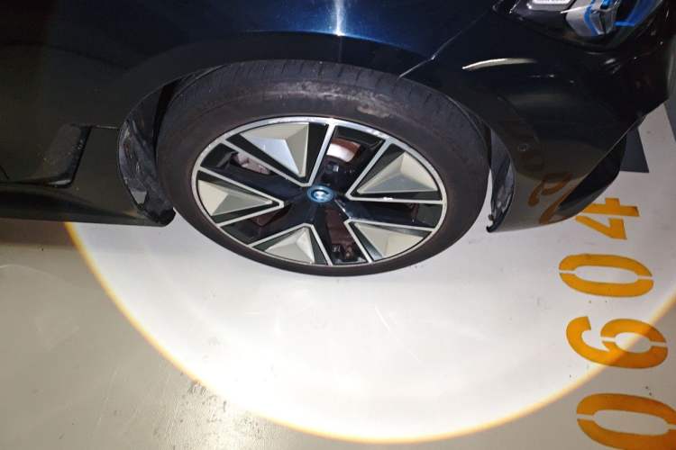 Used BMW i3 2024 eDrive 40 L Midnight Sports Package Right Front Wheel Hub