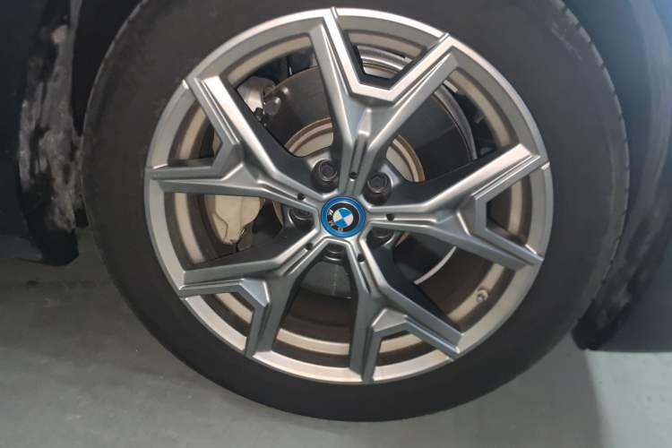 Used BMW i3 2024 eDrive 35 L Right Front Wheel Hub