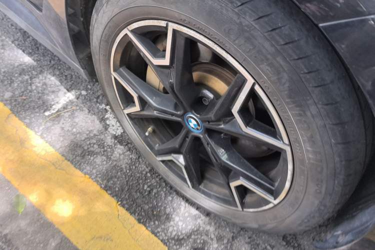 Used BMW i3 2024 eDrive 40 L Midnight Edition Right Front Wheel Hub