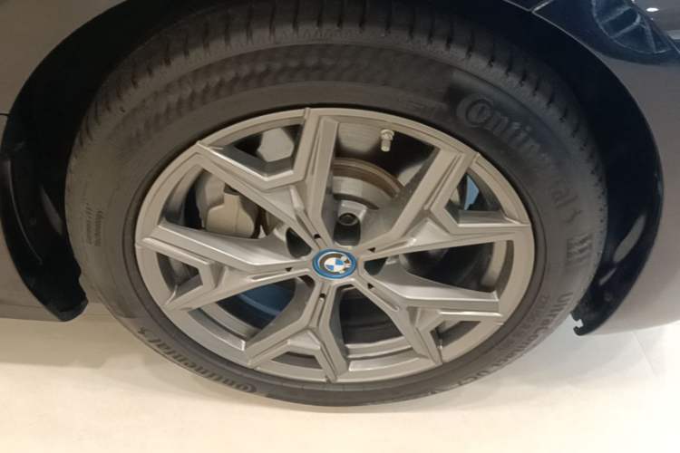 Used BMW i3 2024 eDrive 35 L Right Front Wheel Hub