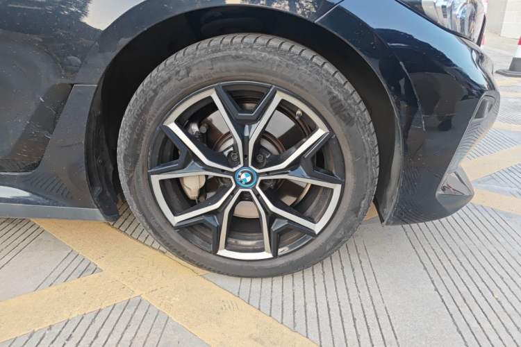Used BMW i3 2024 eDrive 35 L Right Front Wheel Hub