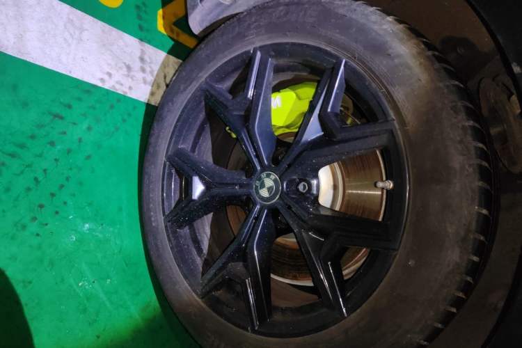 Used BMW i3 2024 eDrive 35 L Right Front Wheel Hub