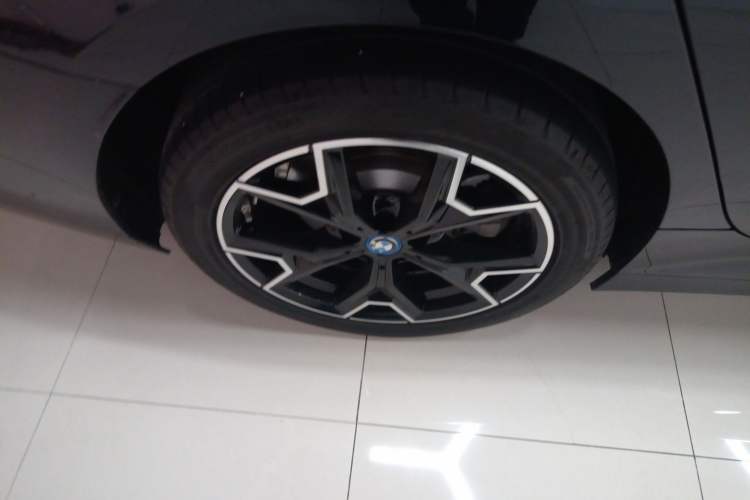 Used BMW i3 2024 eDrive 40 L Midnight Edition Right Rear Wheel Hub