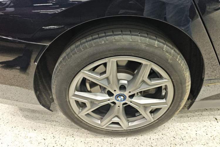 Used BMW i3 2024 eDrive 35 L Right Rear Wheel Hub
