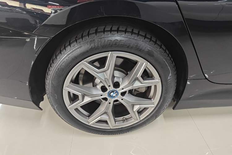Used BMW i3 2024 eDrive 35 L Right Rear Wheel Hub
