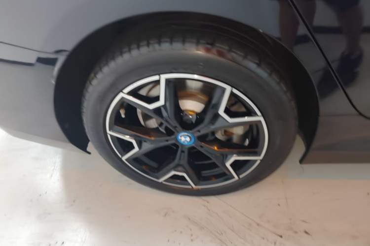 Used BMW i3 2024 eDrive 40 L Midnight Edition Right Rear Wheel Hub