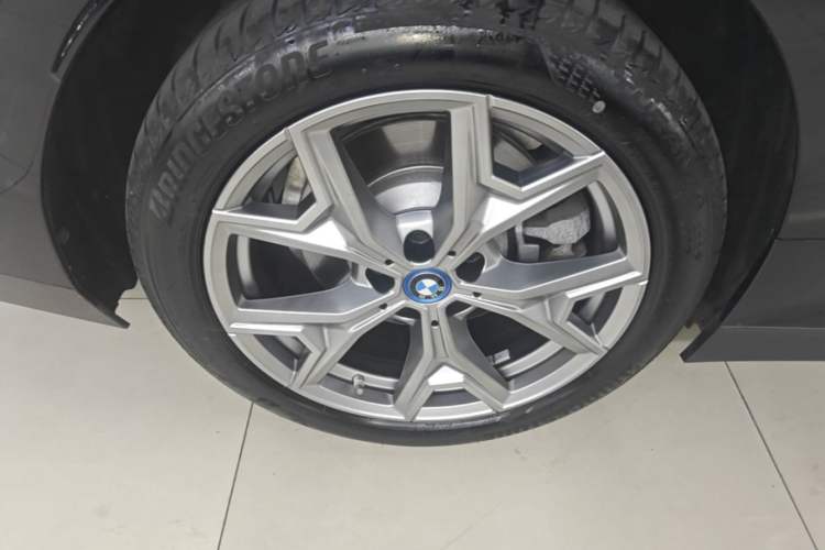 Used BMW i3 2024 eDrive 35 L Right Rear Wheel Hub