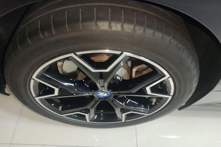 Used BMW i3 2024 eDrive 40 L Midnight Edition Right Rear Wheel Hub
